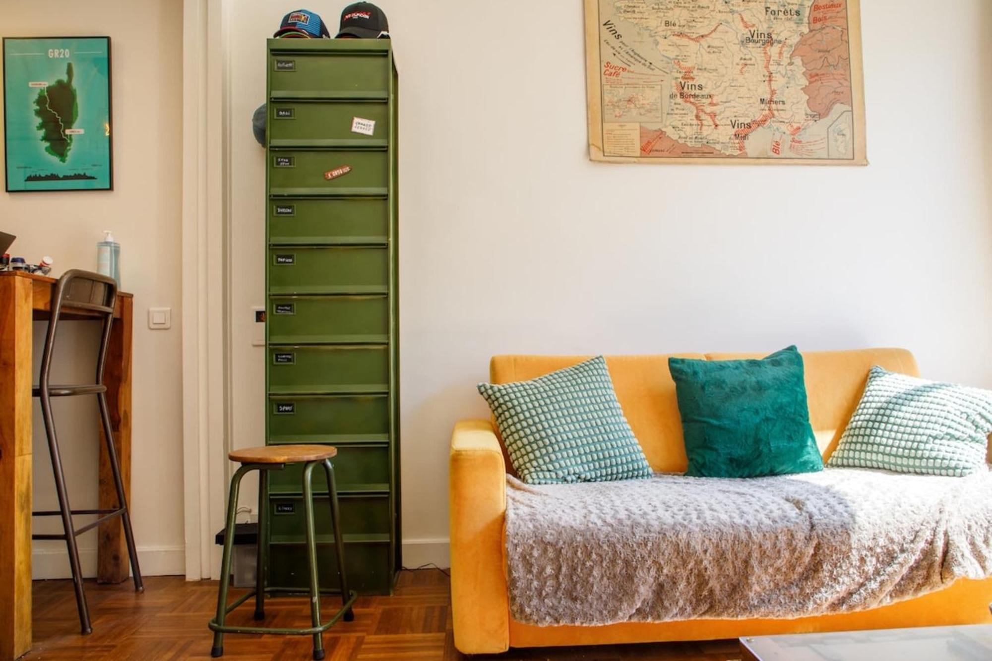 Radiant&charming Studiopoissonnieregare De L'est Apartment